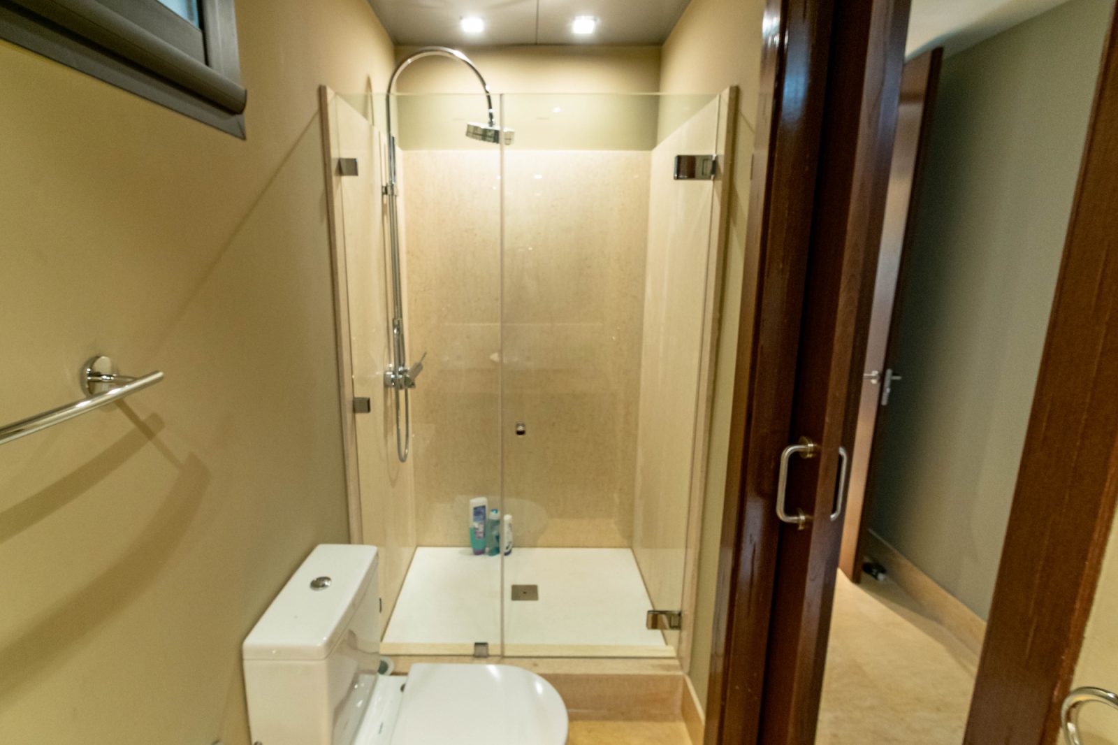 Kako djeca koriste tuš kabine kao zabavni park – majčina priča